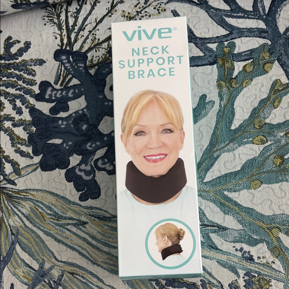 VIVE NECK SUPPORT BRACE/ BLACK/ UNIVERSAL SIZE/ NWT